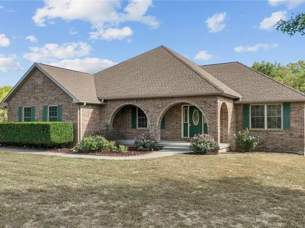 12380 E Outpost Cir, Nevada, MO 64772