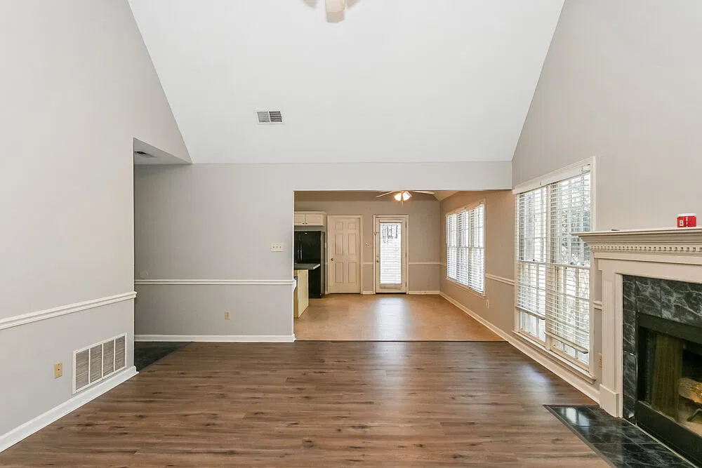 3 bed, 2.0 bath, 1585 sqft, $1,825 — Photo 3