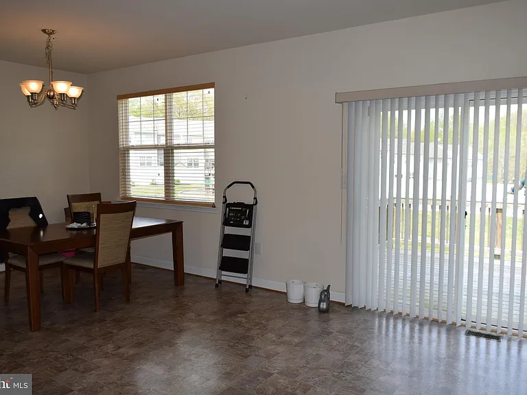 390 English Oak Ln — Photo 24