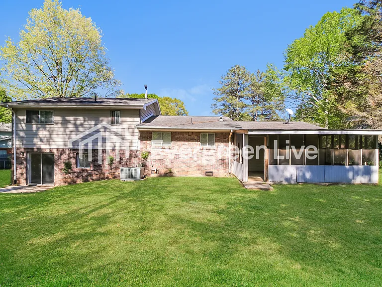 2221 Carson Ct — Photo 15
