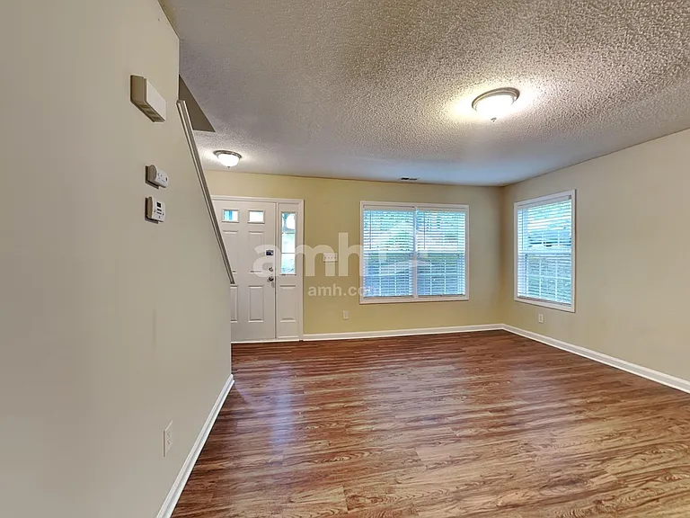 803 Woodgreen Dr — Photo 6