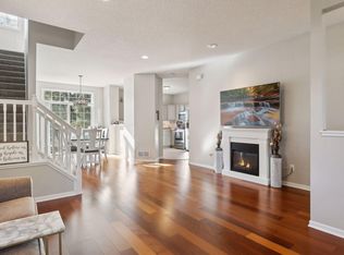 3200 Juniper Cir APT B, Woodbury, MN 55125