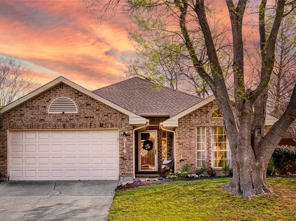 914 Silverstone Dr, Lewisville, TX 75067