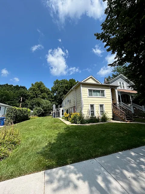 2 bed, 700 sqft, $1,925 — Photo 1