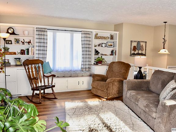 3rd image of 2681 Crestwood Dr