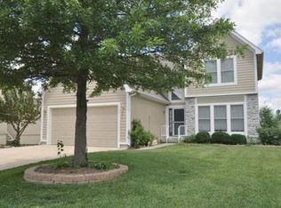 15604 Iron Creek Dr, Basehor, KS 66007