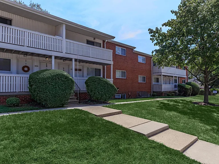 Fox Crossing Apartments — Photo 11