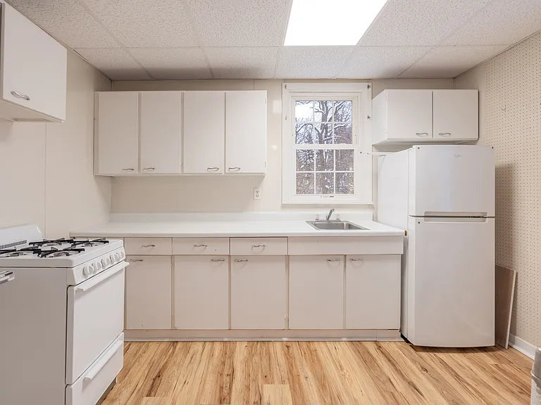 273 Paddock St #12 — Photo 5