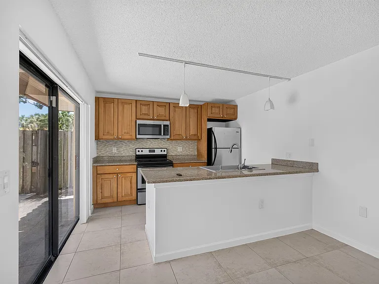 851 Blue Ridge Cir — Photo 4