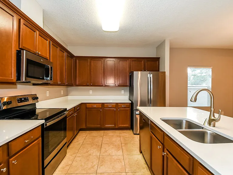 2325 Creekfront Dr — Photo 7