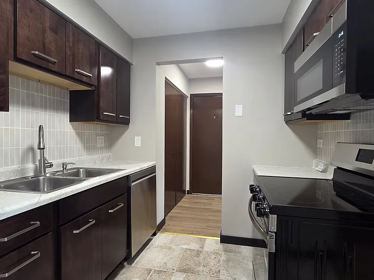 660 Perrie Dr #101 — Photo 5