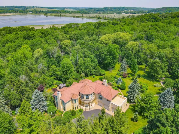 W3318 Lake Forest Ln, Lake Geneva, WI 53147