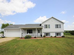 N9482 Comstock Rd, Pardeeville, WI 53954