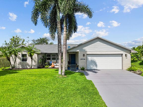 4th image of 1654 SE Fallon Drive