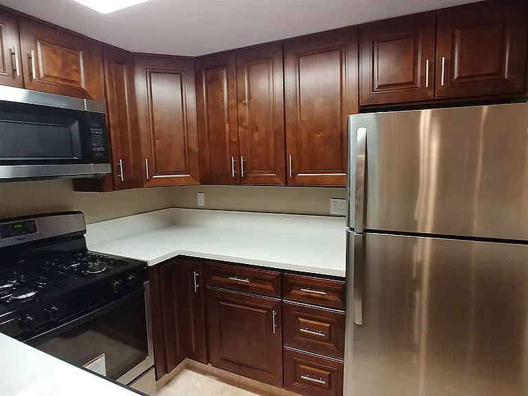 Five Star Suites — Photo 95