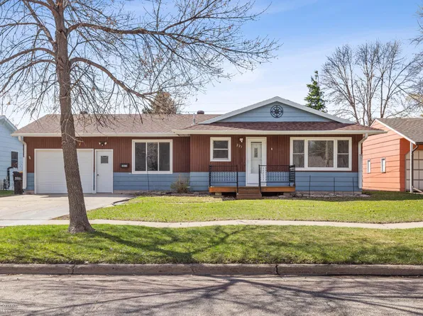 223 10th Ave E, West Fargo, ND 58078