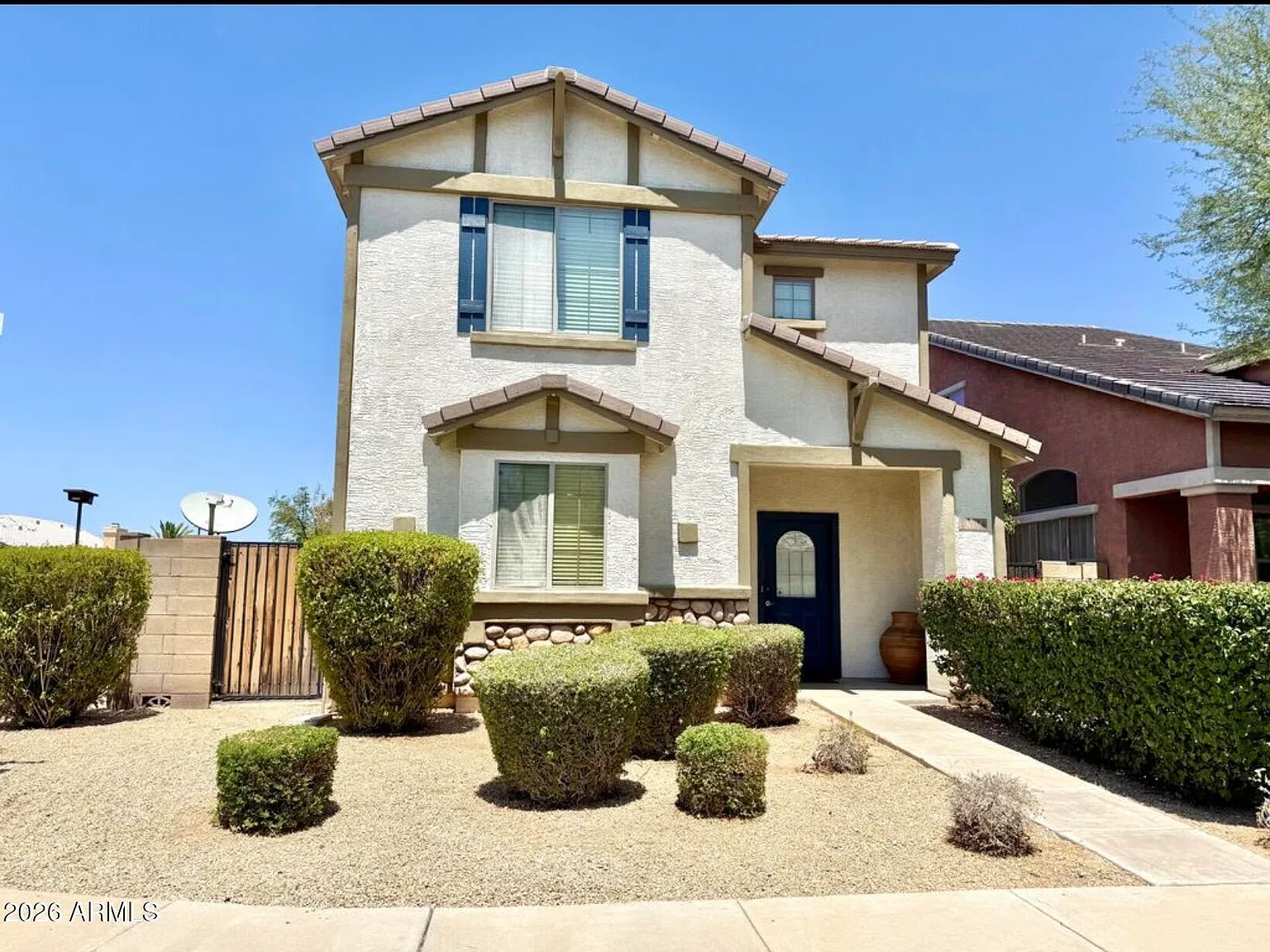 3 bed, 2.5 bath, 1813 sqft, $2,800 — Photo 2