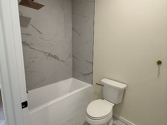 2nd image of 546 Saratoga St #2