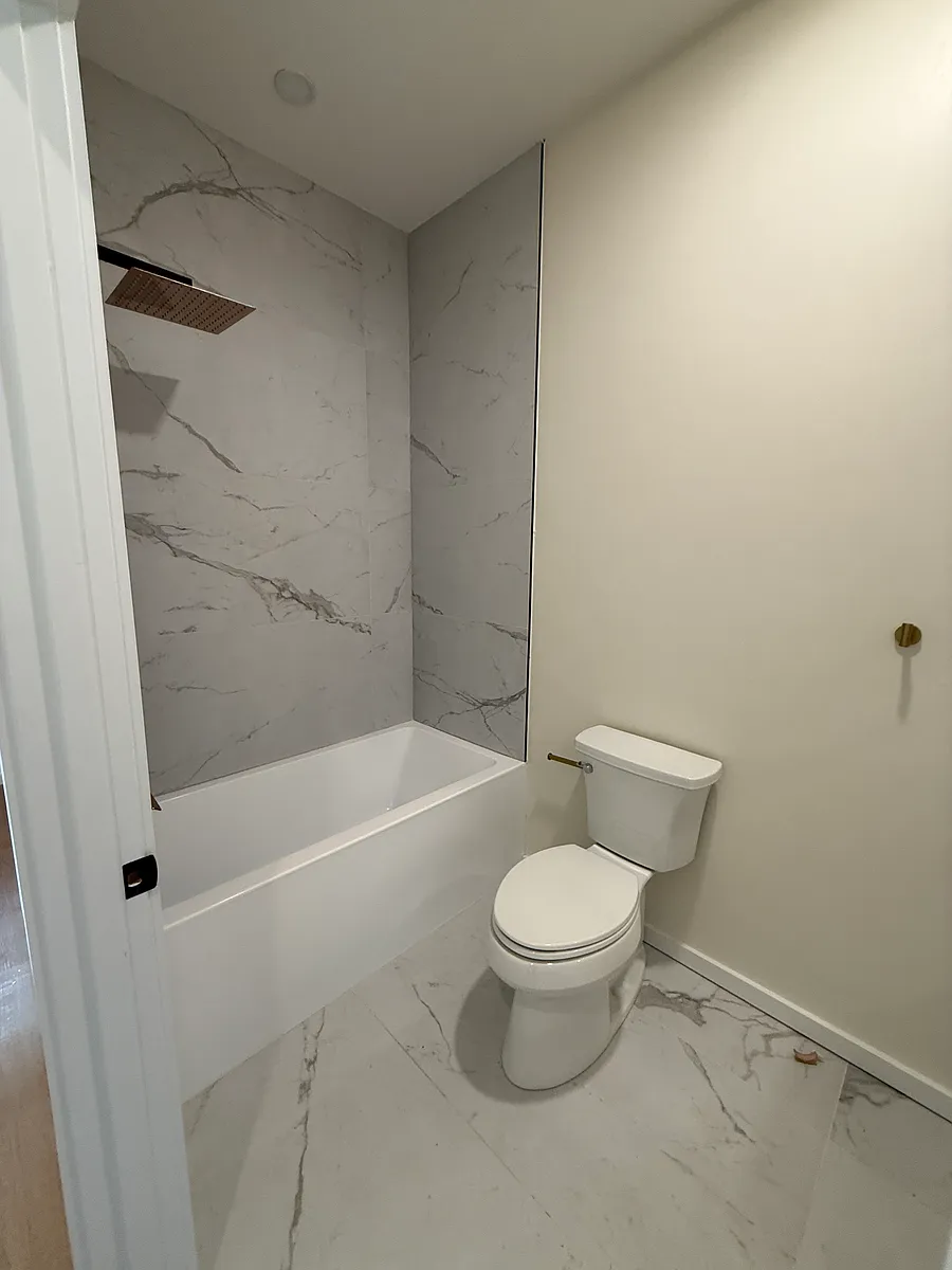 Building Photo - 546 Saratoga St #2