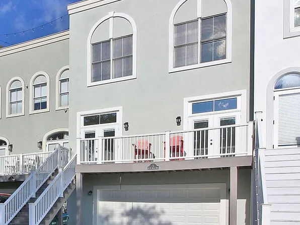 80 E Beach Blvd #3, Gulfport, MS 39507
