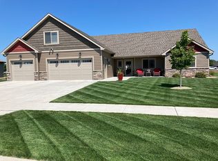 1607 Hurst Castle Rd, Saint Cloud, MN 56303