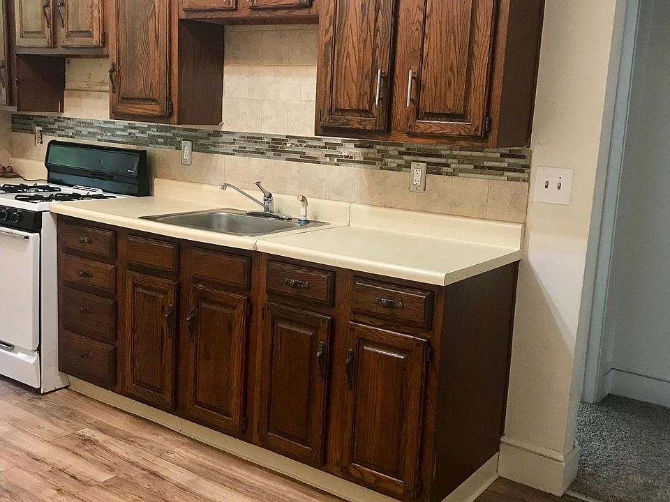 Large eat-in-kitchen