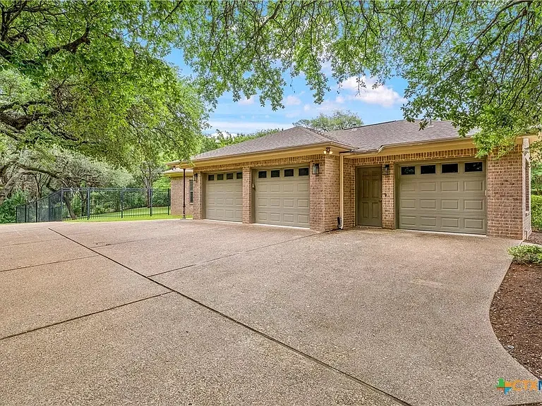 3201 Edward Dr — Photo 6