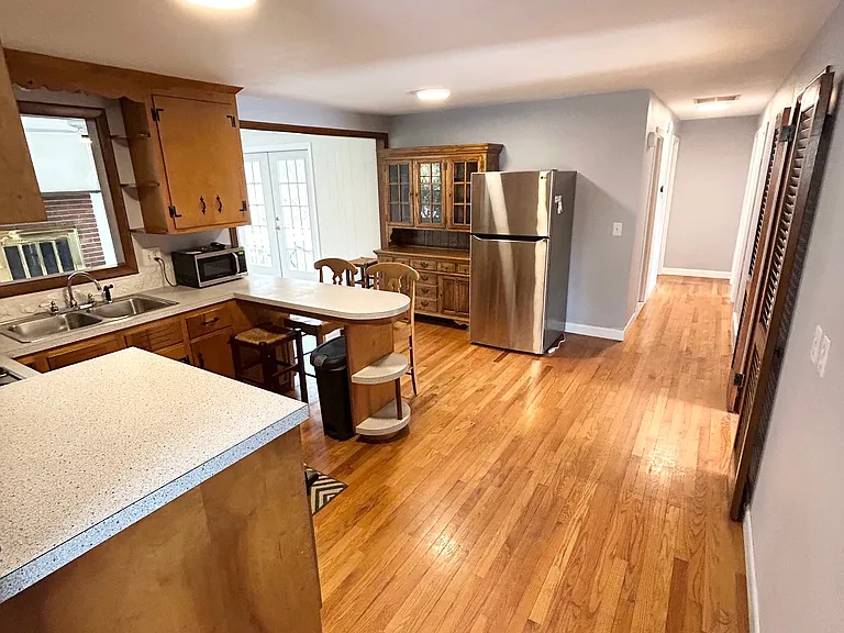 75 Hopeworth Ave — Photo 2