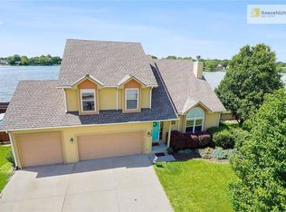 708 Shoreview Dr, Raymore, MO 64083
