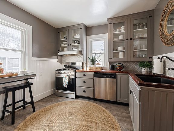 2nd image of 272 Laurelton Rd