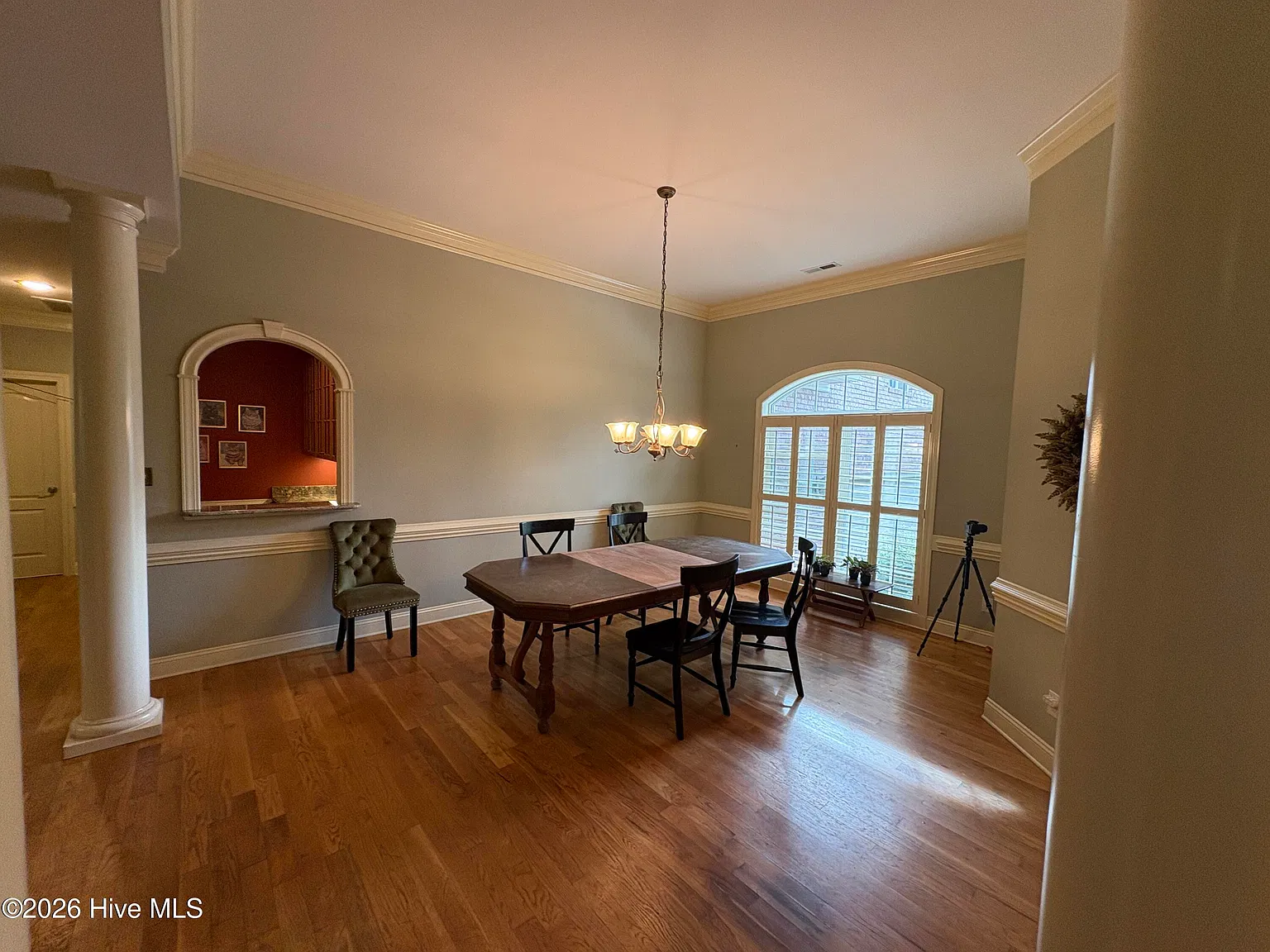 3 bed, 3.0 bath, 3782 sqft, $3,200 — Photo 2