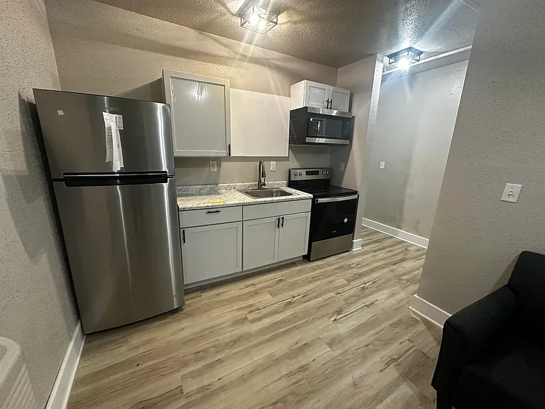 1302 Faraon St — Photo 2