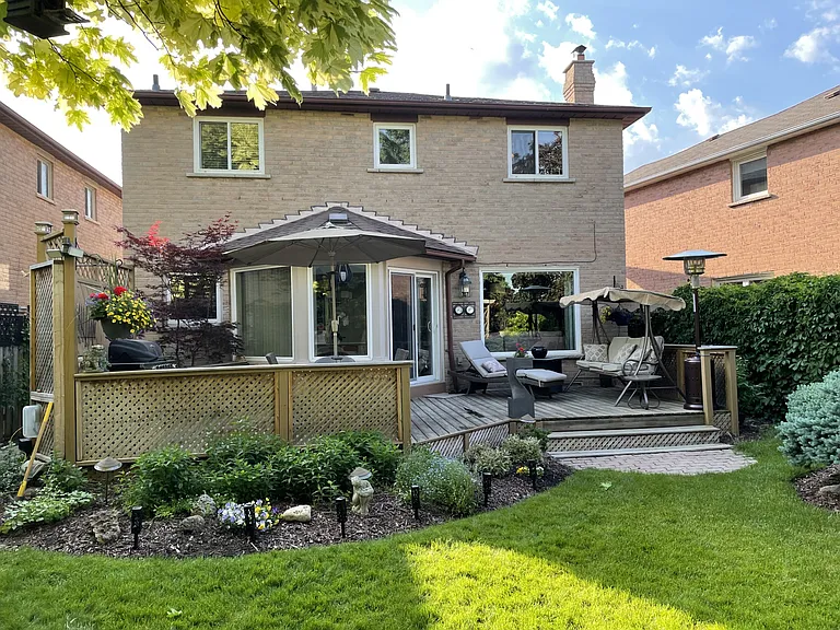 42 Newgreen Cres — Photo 3
