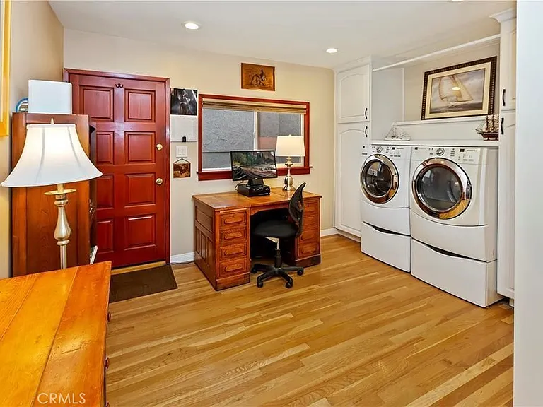 771 W 24th St — Photo 15