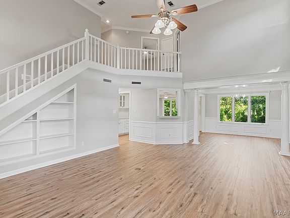 2nd image of 912 Running Brook Dr