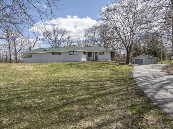 W20 Oakwood DRIVE, Delafield, WI 53018