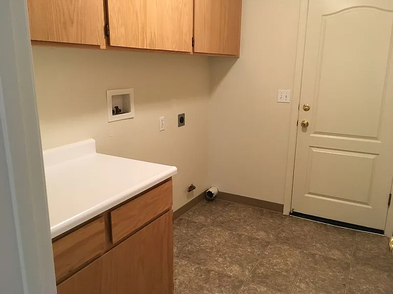 3210 Wandsworth Dr — Photo 15