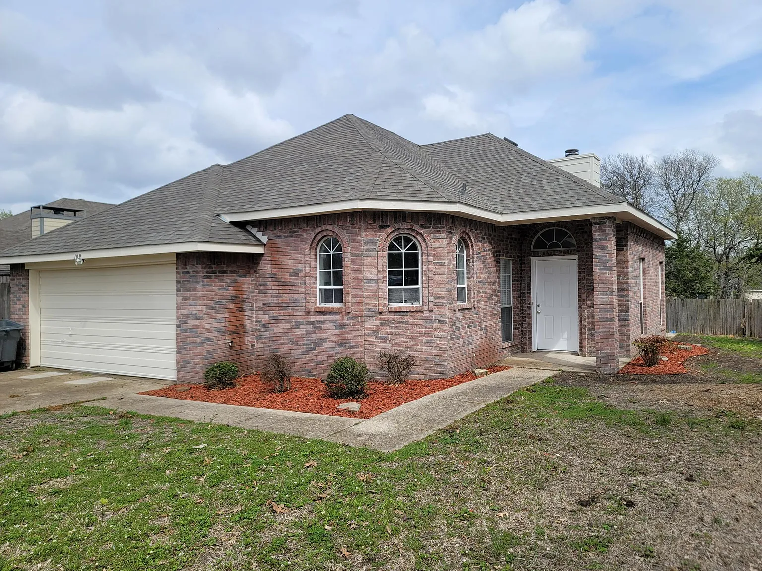 3 bed, 1286 sqft, $1,850 — Photo 2
