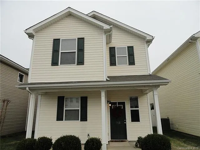 713 Chelton Ln photo 1