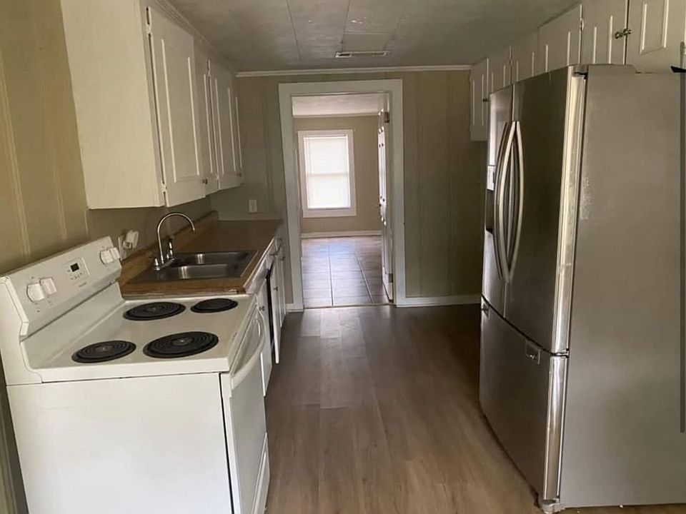 2nd image of 1027 Woodville Dr