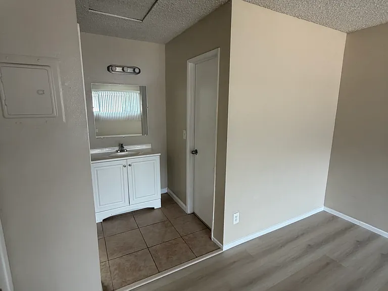 1602 E Fairfield Ct #4 — Photo 14