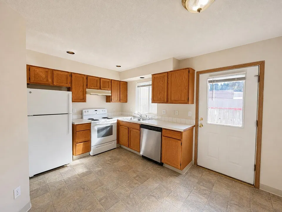 1343-1421 NE 118th Ave #6
