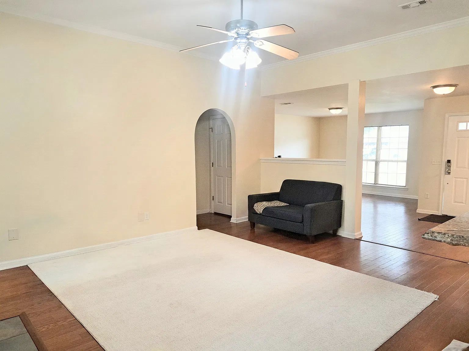 4 bed, 2367 sqft, $2,400 — Photo 4
