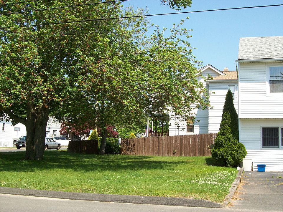 2nd image of 121 Prospect Place Ext