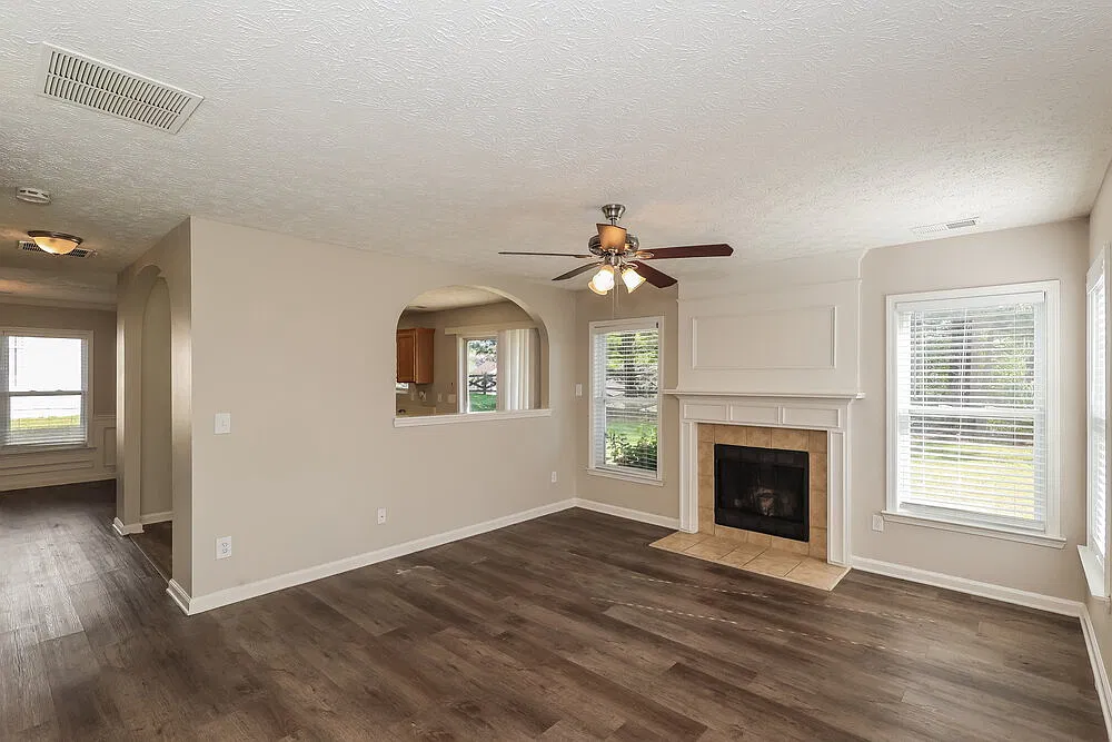 3 bed, 2.5 bath, 1844 sqft, $2,810 — Photo 4
