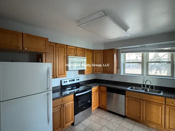 8644 Skokie Blvd #302A, Skokie, IL 60077