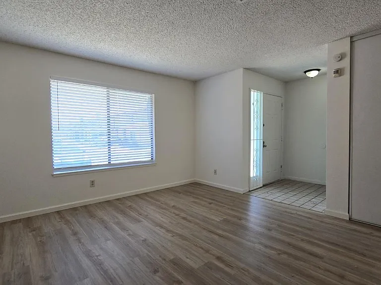 29011 Colony Ct — Photo 10