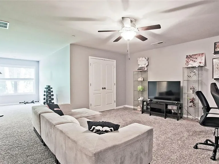 112 Davina Dr — Photo 29
