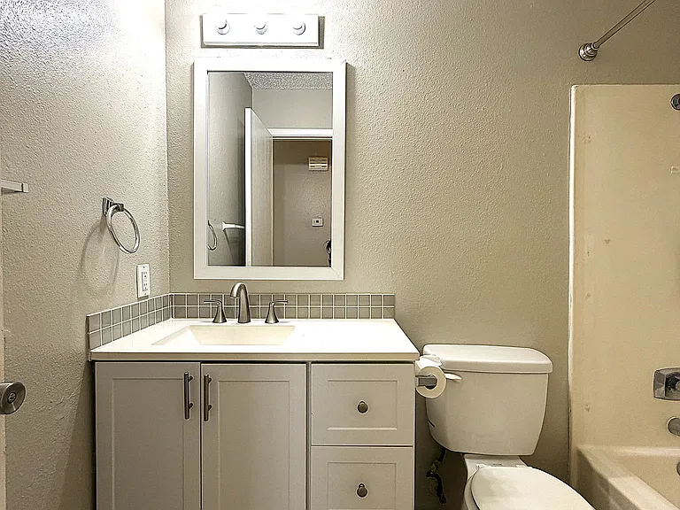 2105 Coach Dr — Photo 13