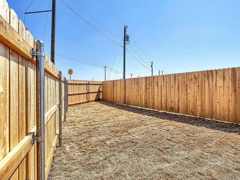 606 Alamo Dr — Photo 16